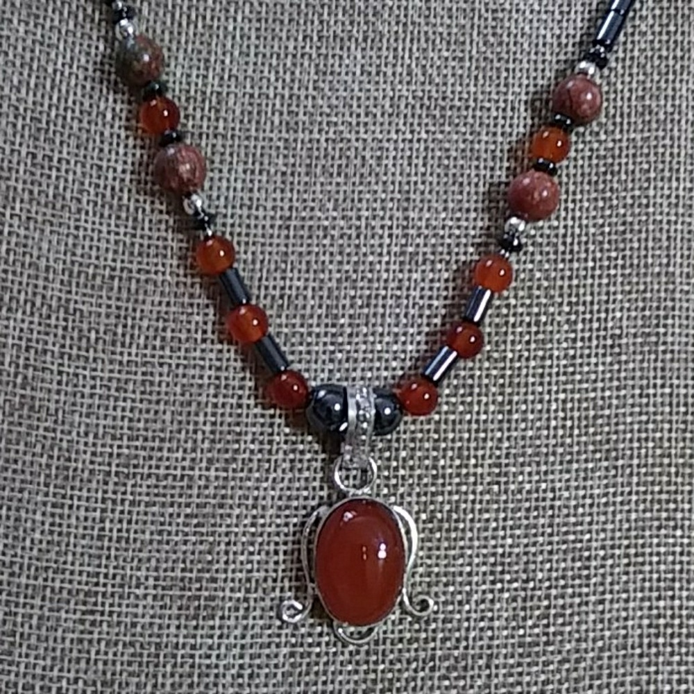 NWT-*SALE* S.S.BURMESE JADE/HEMATITE NECKLACE.